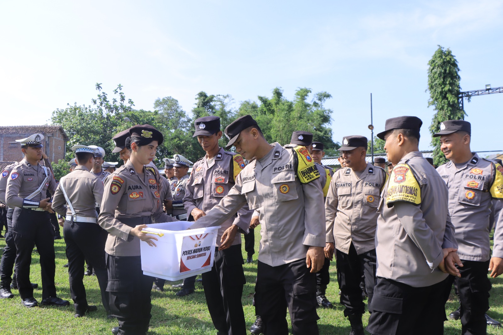 Ulurkan tangan dari Jawa Timur, Polres Madiun kumpulkan donasi peduli korban bencana alam di Sumatra