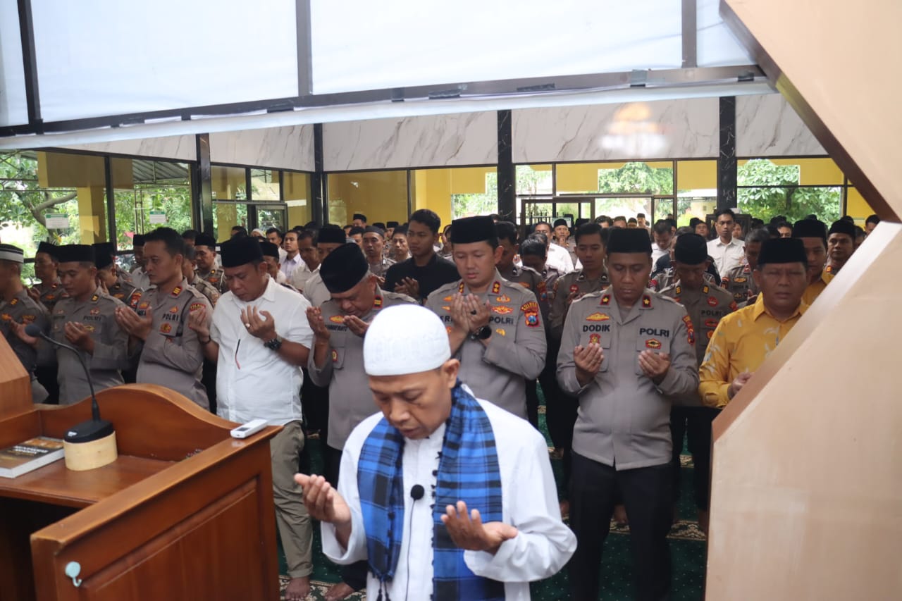 Polres Magetan Sholat Ghoib dan Donasi Kemanusiaan untuk Korban Bencana Aceh Sumatera