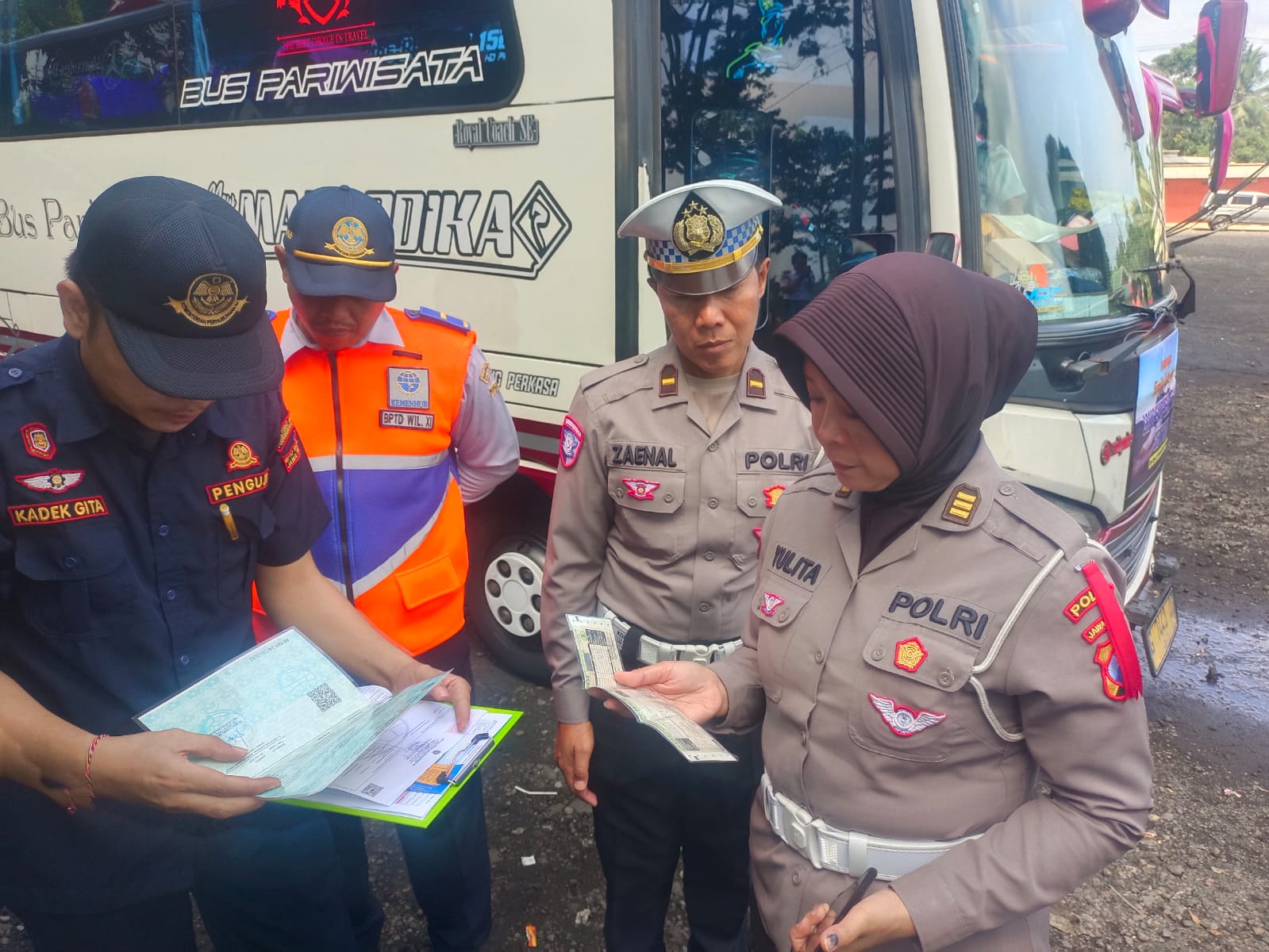 Polres Probolinggo Gelar Ramp Check Gabungan Angkutan Pariwisata Nataru 2025–2026