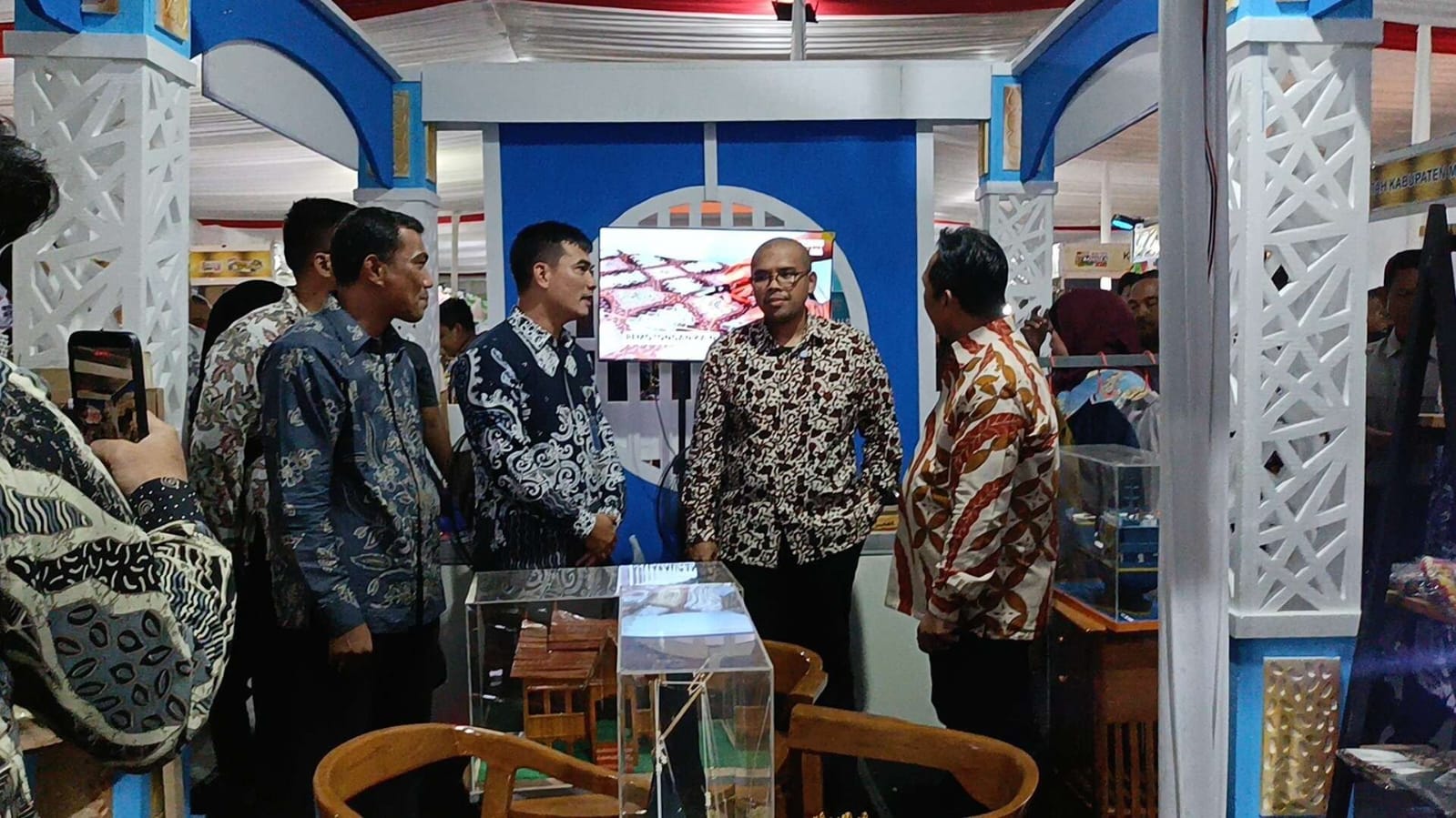 Bupati Batang dan Sekretaris Kemenkop RI Tinjau Karya Warga Binaan di Batang Nusantara Expo 2025