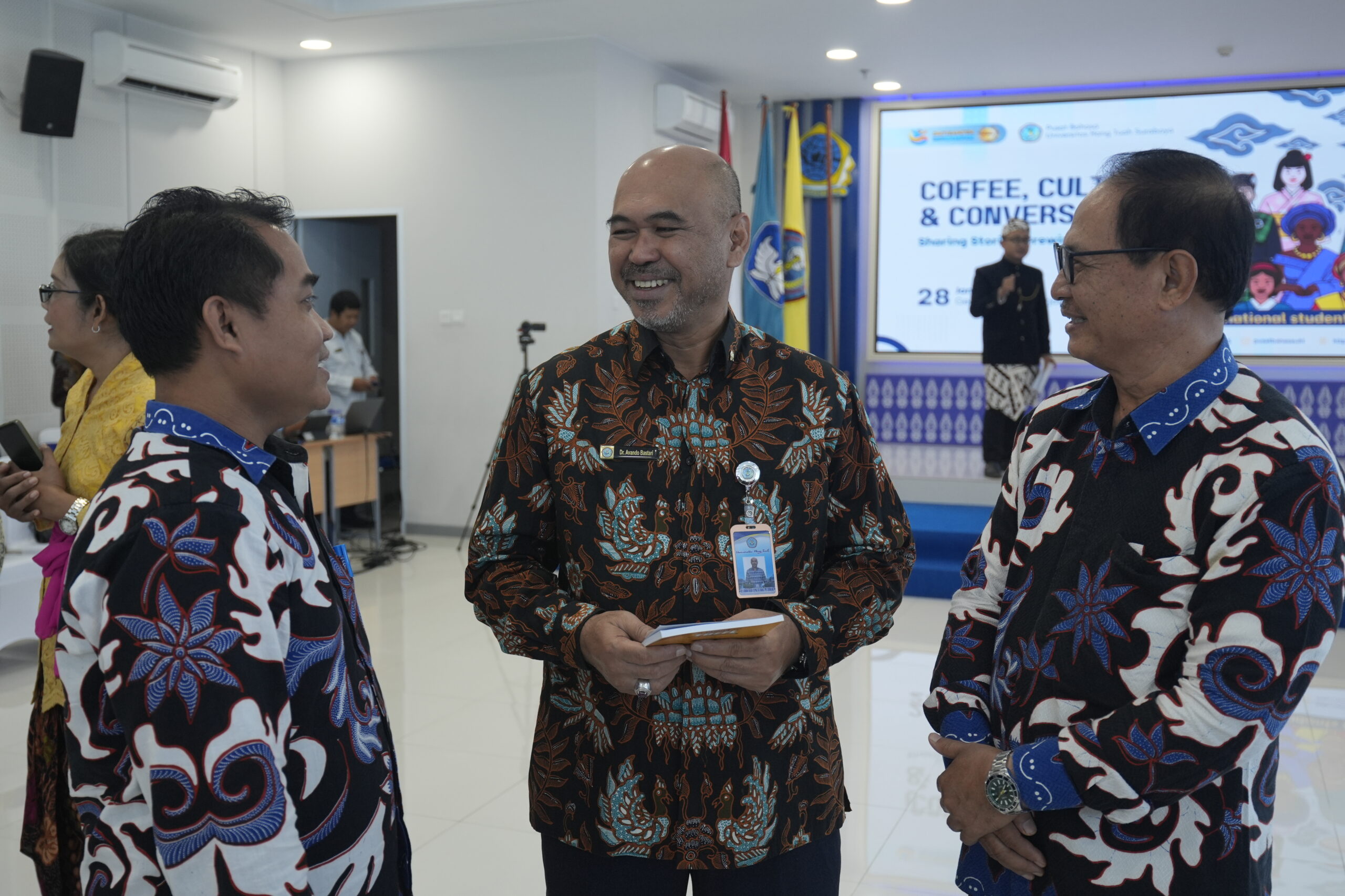 Ngopi Bareng Sambil Bertukar Budaya, Mahasiswa Internasional dan UHT Bertemu di Coffee, Culture & Conversation