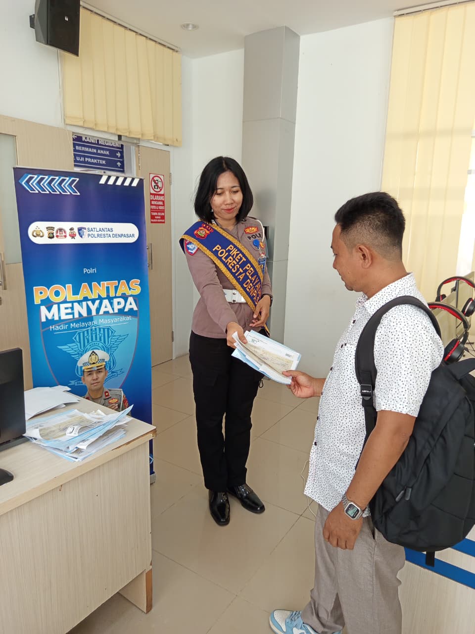 Humanis dan Profesional, Satpas SIM Polresta Denpasar Dampingi Pemohon Sim