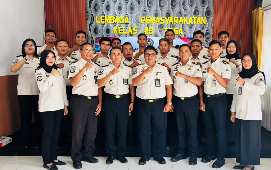 Seragam Baru Semangat Baru, Lapas Tegal Ikuti Apel Awal Tahun Bersama Menteri Imigrasi dan Pemasyarakatan