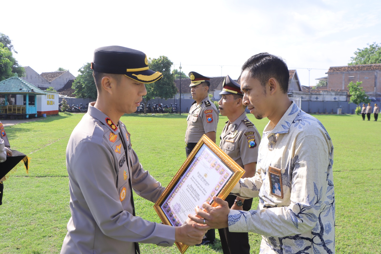 Kapolres Madiun Berikan Penghargaan kepada Pimpinan Bulog atas Dukungan Program Ketahanan Pangan