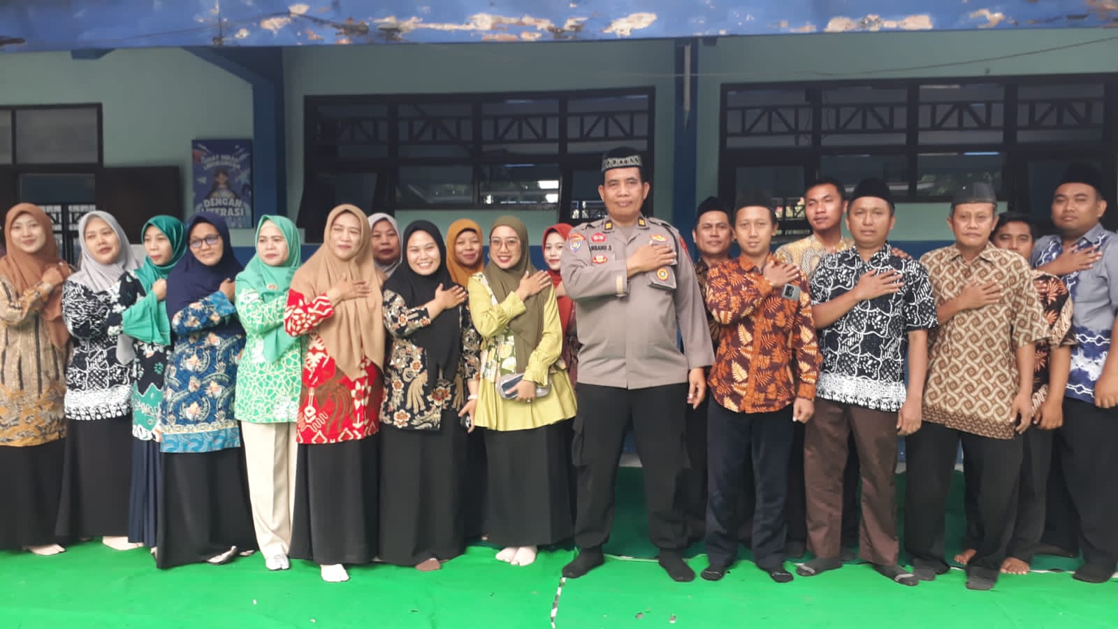 Satbinmas Polres Pasuruan Gelar Istighotsyah dan Penyuluhan Harkamtibmas di SMPN 2 Beji