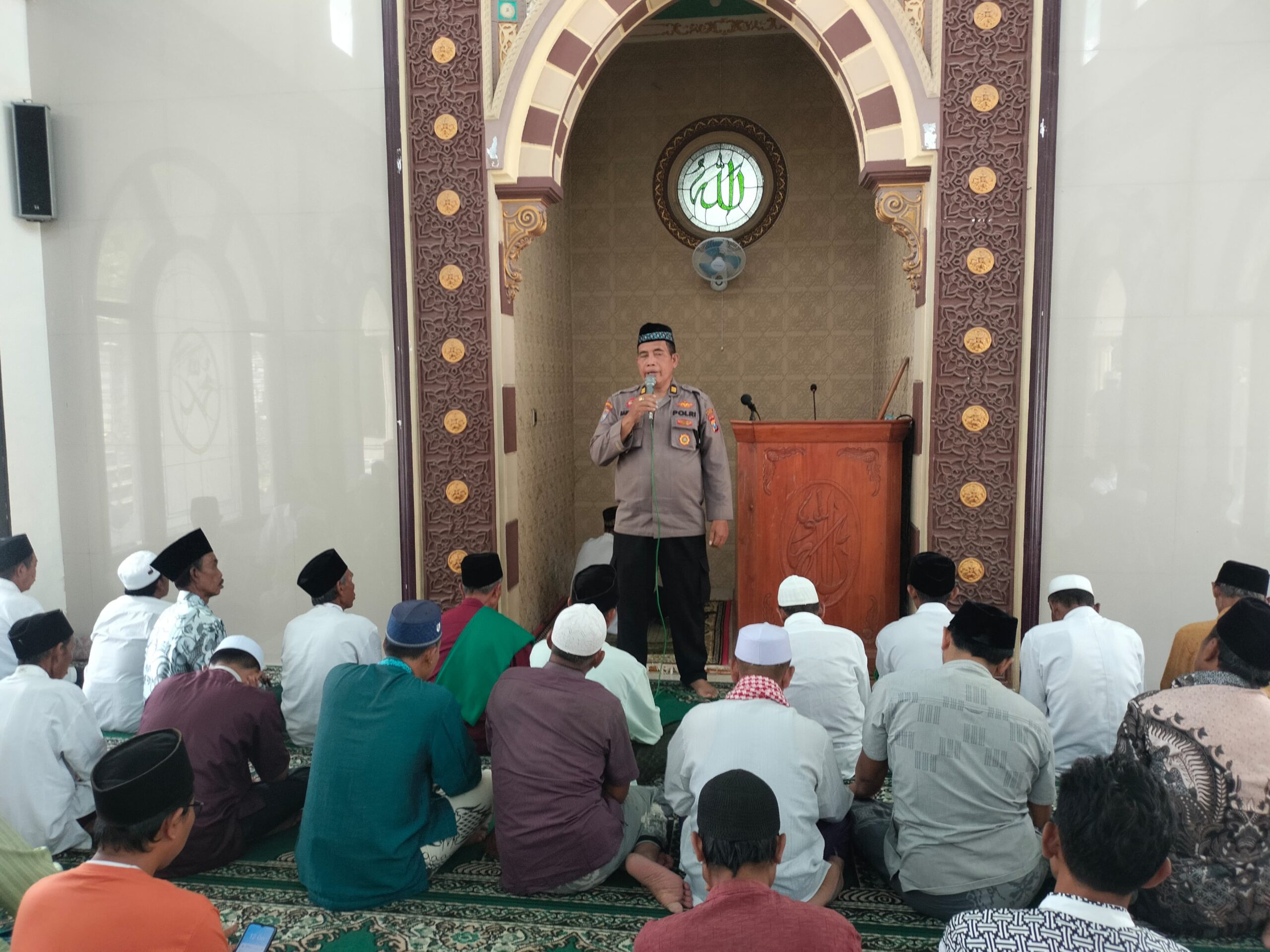 Safari Jumat Ramadhan, Satbinmas Polres Pasuruan Ajak Warga Jaga Kerukunan dan Tolak Kriminalitas