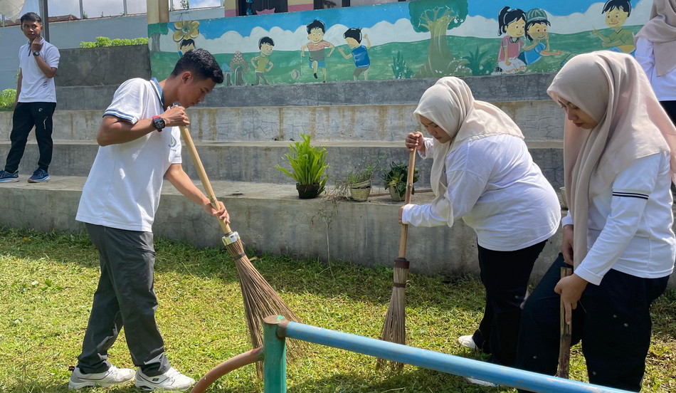 Lapas Batang Perkuat Peran Sosial Melalui Kegiatan Bersih Fasilitas Umum dan Pendidikan